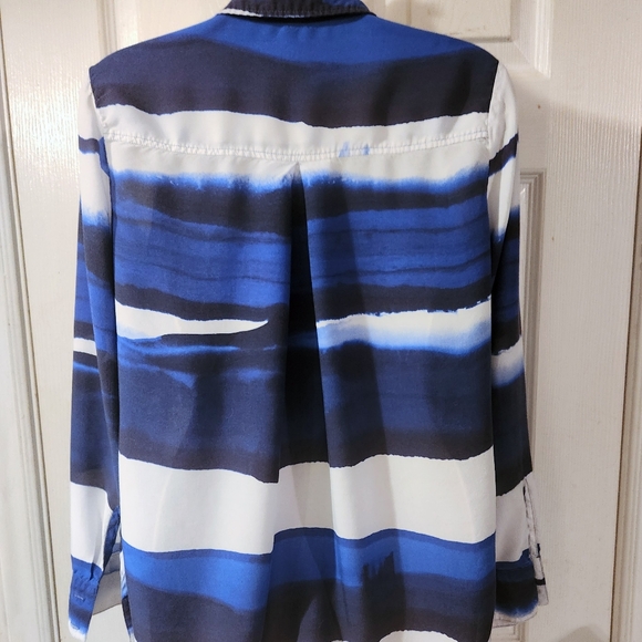 Revolve Bella Dahl Button Down Shirt in "Blue Wave" Small - Picture 5 of 8